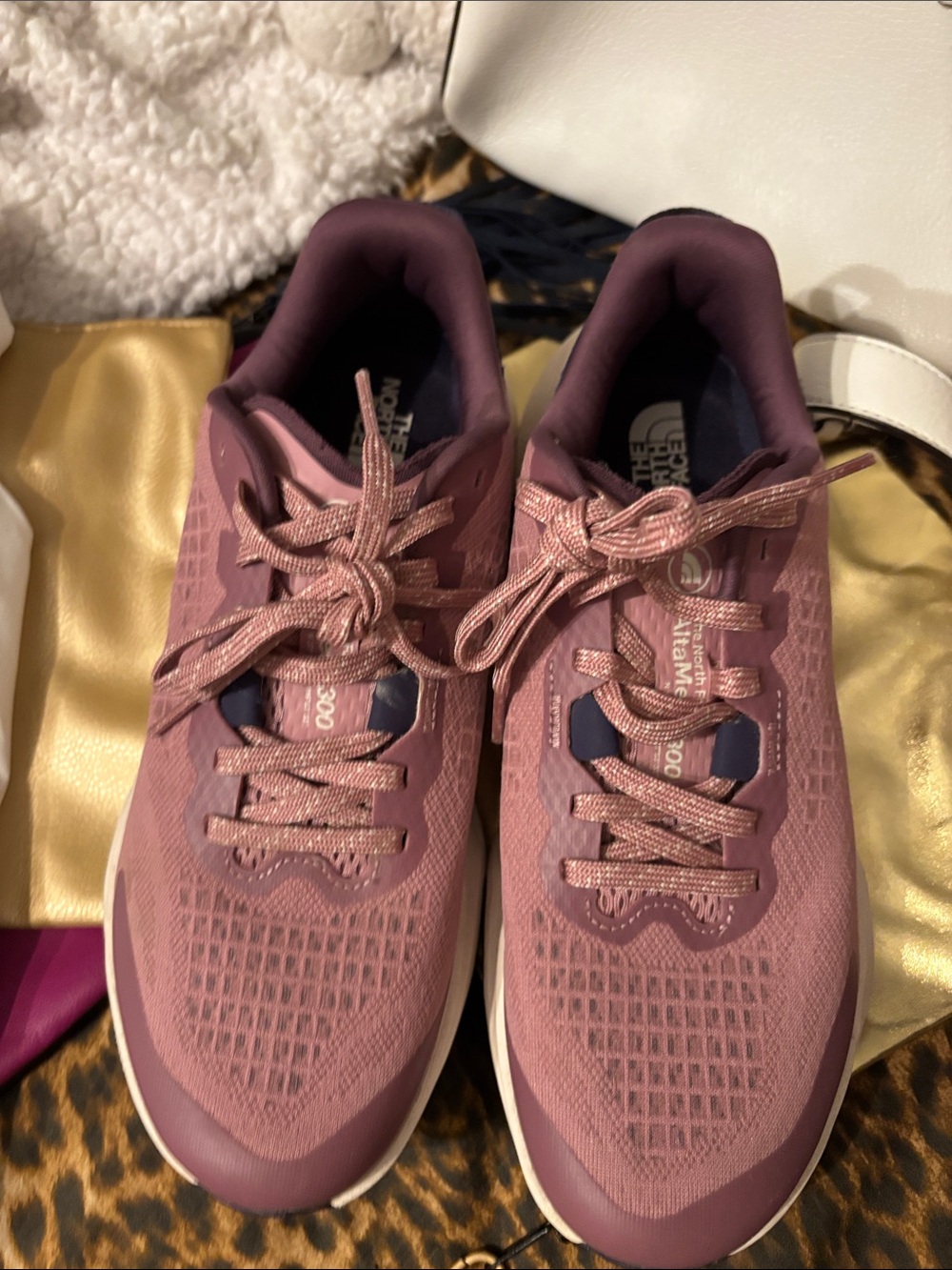 The North Face AltaMesa Women’s Rose Pink Trail Sneakers
